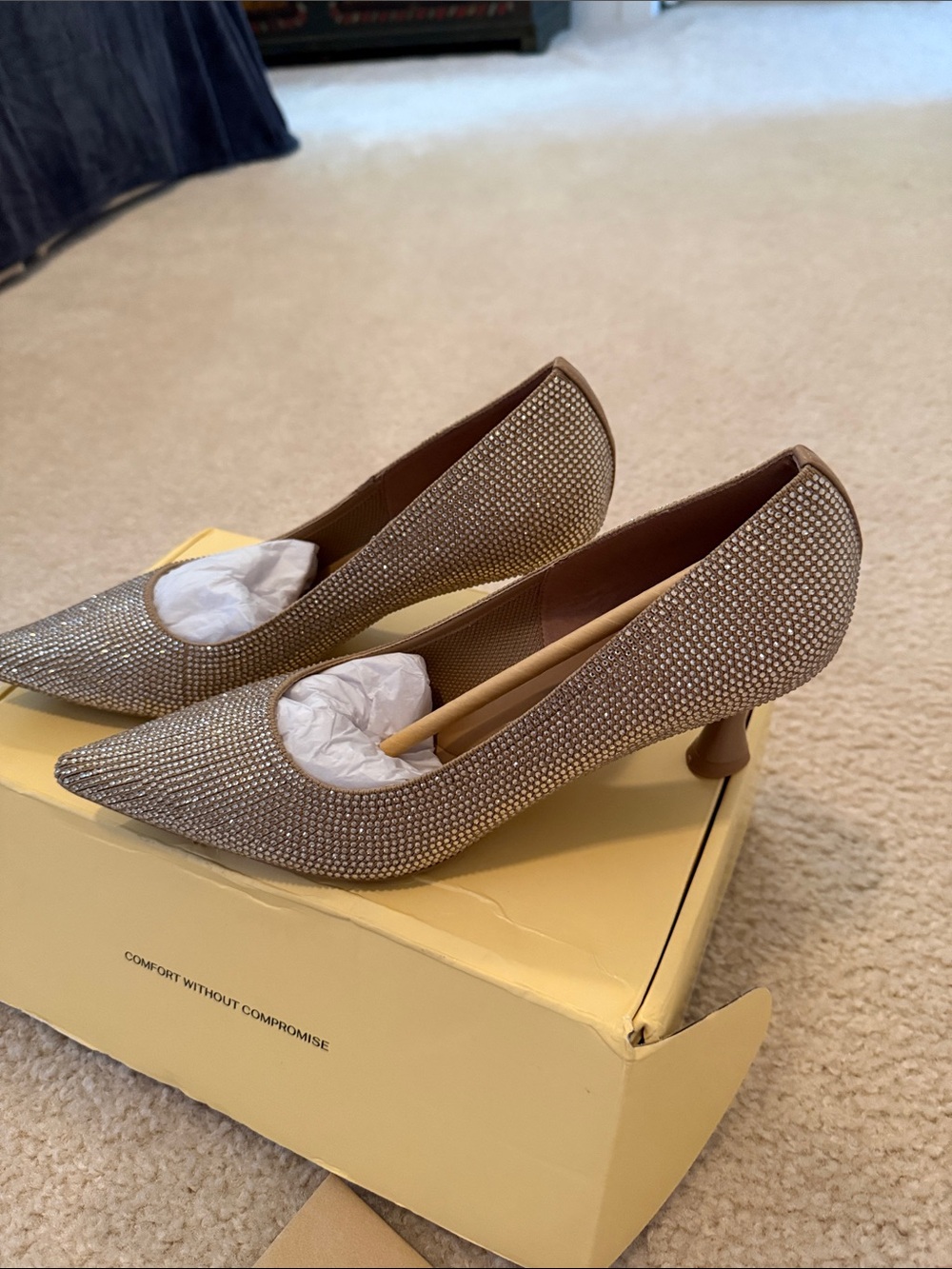 Rhinestone-Embellished Gold Pointed-Toe Mid Heels low heel